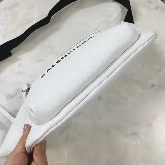BALENCIAG巴黎世家 新品獨家發售 專櫃同步更新 帆布胸包腰包  BL1077